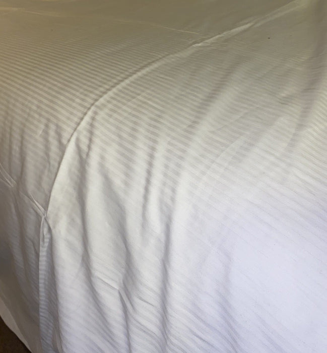 Luxury Duvet Cover 250 Thread Ct Sateen White 1 CM Stripes (Size: Queen, 98x98)